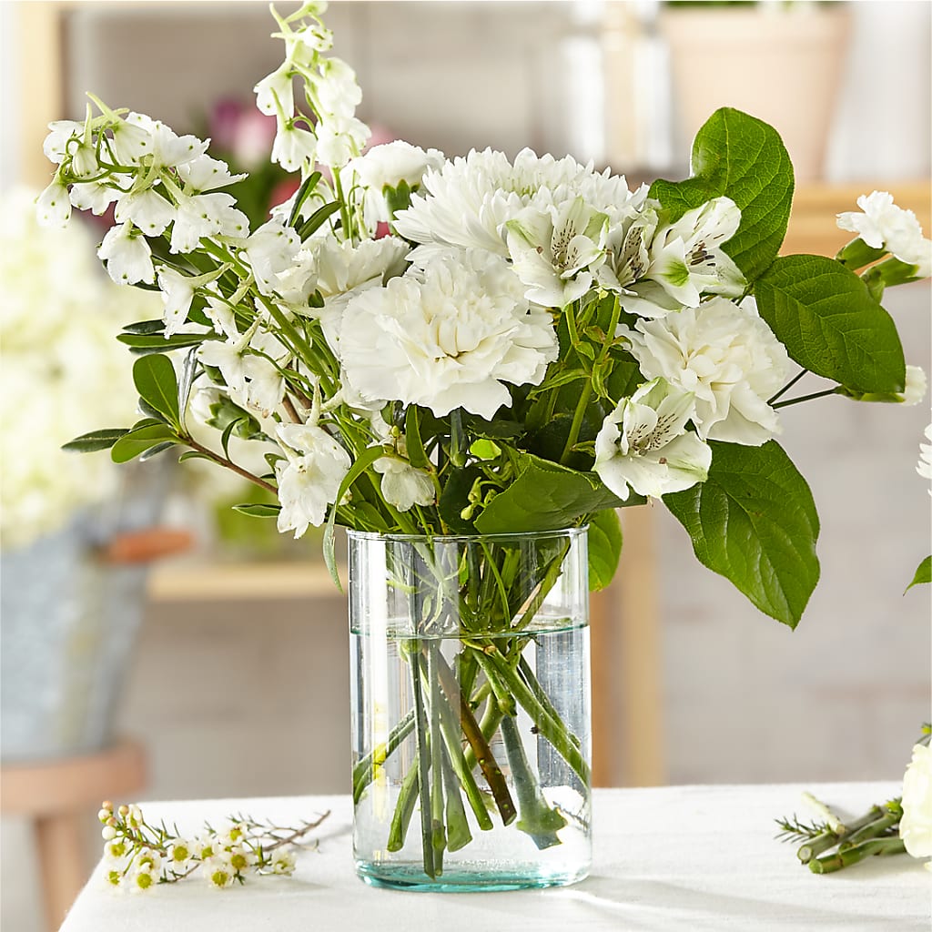 Classic Ivory – A Florist Original – EAST MAIN GARDENS FLRST & GREENHSES INC, Niles MI