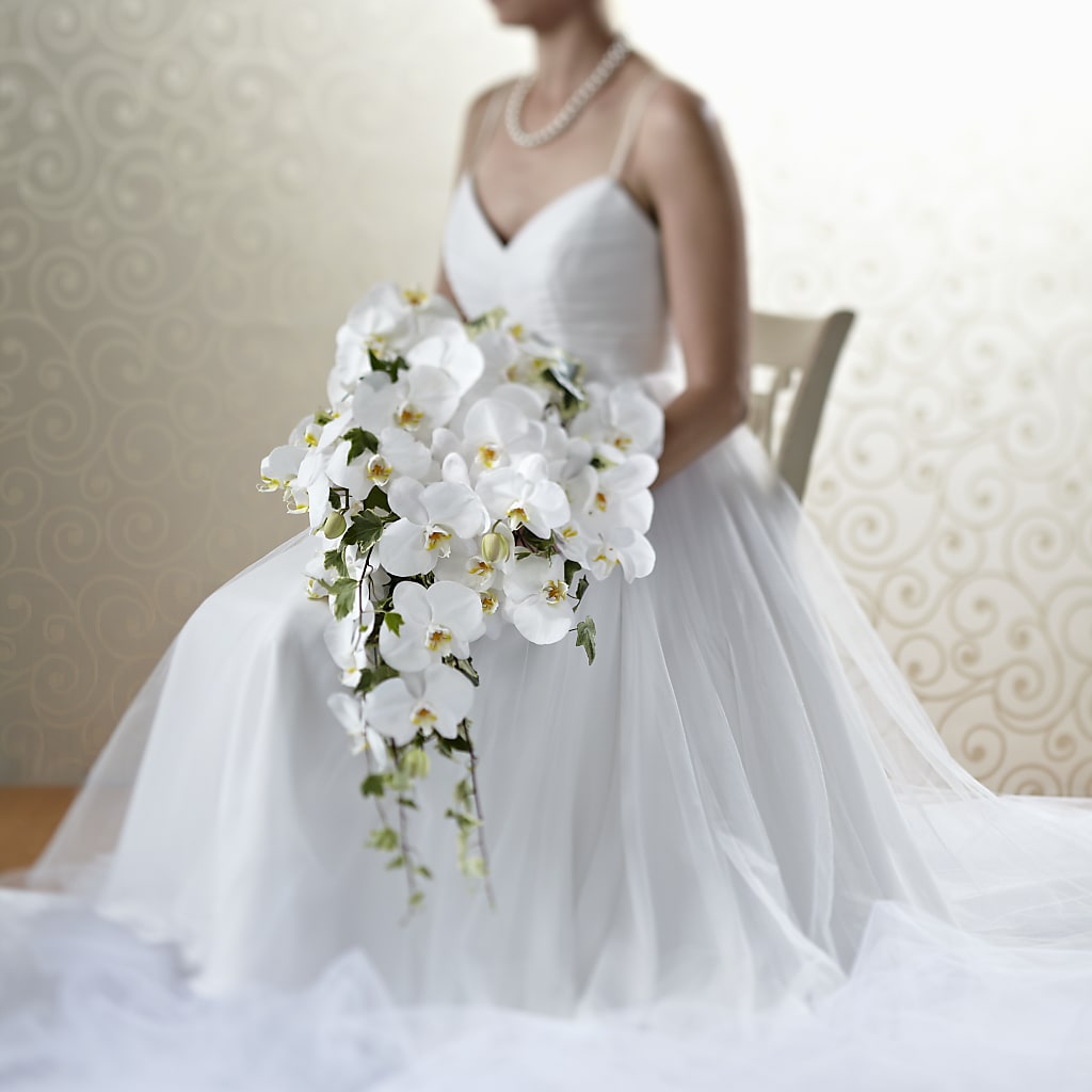 Classic White Bouquet – EAST MAIN GARDENS FLRST & GREENHSES INC, Niles MI