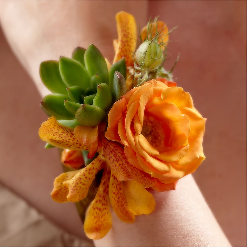 Irresistible Love Wrist Corsage – EAST MAIN GARDENS FLRST & GREENHSES INC, Niles MI