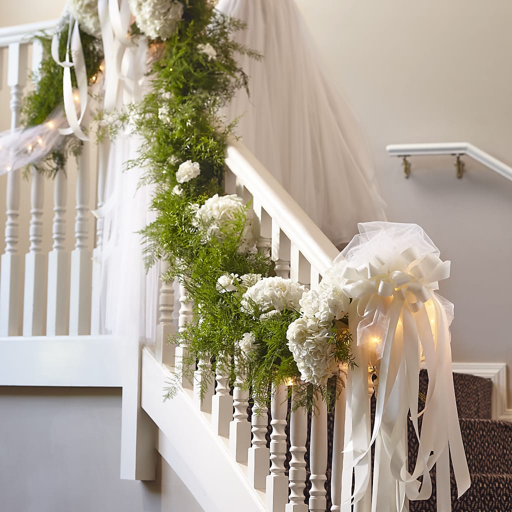 Champagne Dreams Garland – EAST MAIN GARDENS FLRST & GREENHSES INC, Niles MI