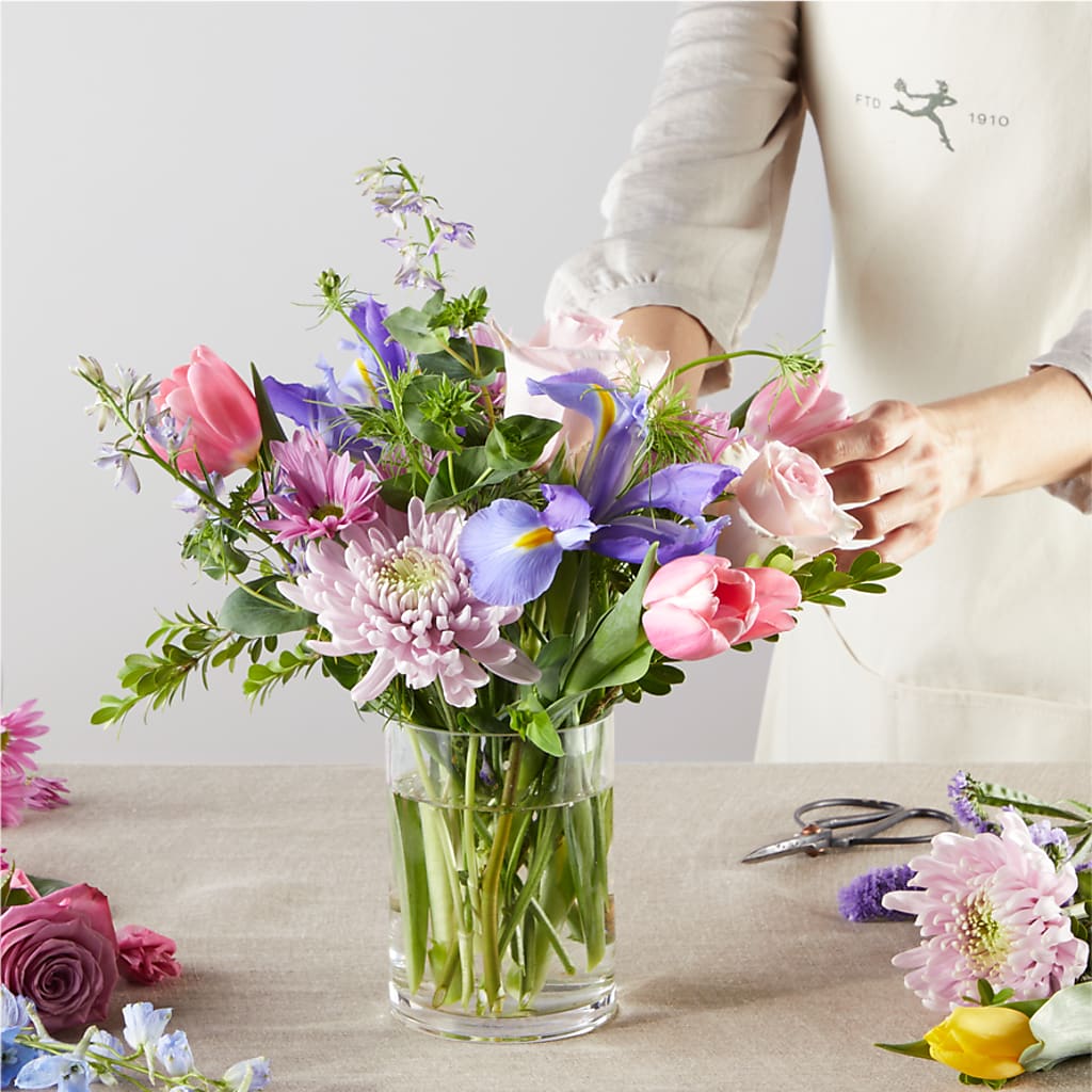 Pastel Tradition - A Florist Original – EAST MAIN GARDENS FLRST & GREENHSES INC, Niles MI