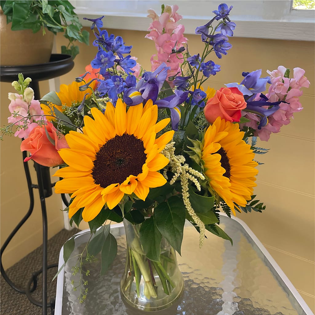 Rays of Life Bouquet – EAST MAIN GARDENS FLRST & GREENHSES INC, Niles MI