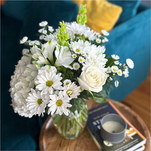 Classic Ivory – A Florist Original – EAST MAIN GARDENS FLRST & GREENHSES INC, Niles MI