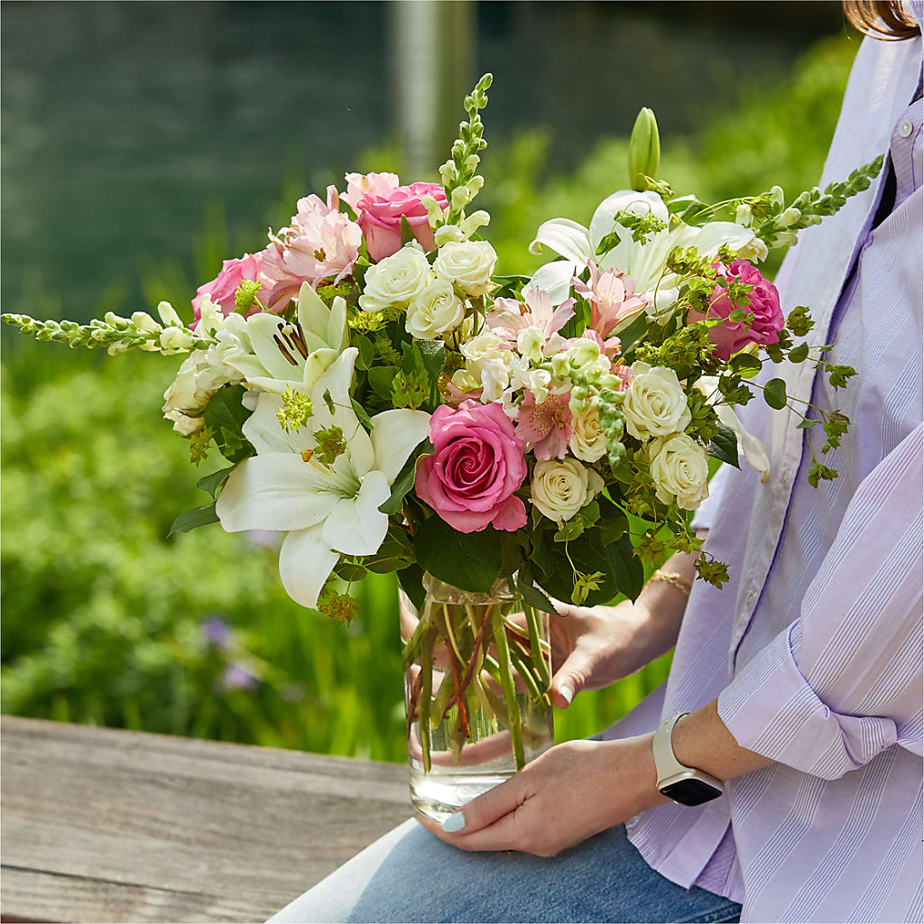 Fondly Bouquet – EAST MAIN GARDENS FLRST & GREENHSES INC, Niles MI